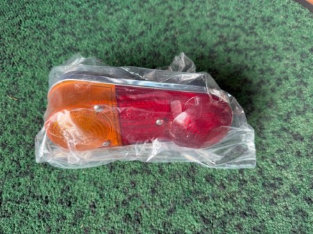 ミニバン　テールランプ　1個　(ラスト1個)
